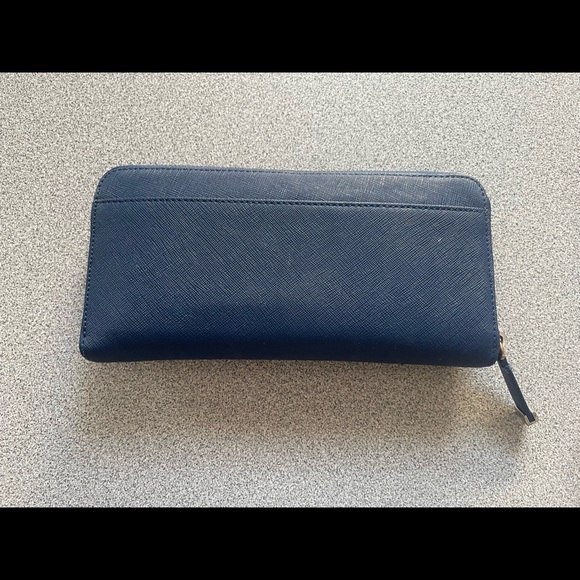 Calvin Klein Dark Blue Zippered Leather Wallet - Picture 2 of 8